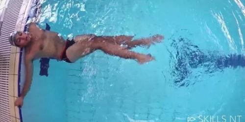 怎样游泳视频,轻松掌握游泳技巧
